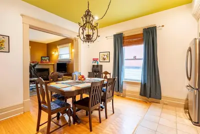 Image de Beautiful Historic Home near the beach