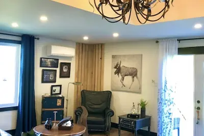 Image de The Loft an Upscale Rustic 2 Bedroom 2 Washroom Private Guest House on 16acres.