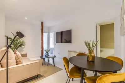 Image de Spectacular design apartment with balcony