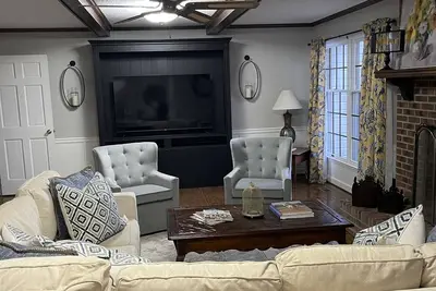Image de Picturesque Farm Retreat within minutes of Kerr Lake!