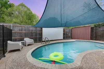 Image de Pool & Gameroom, pet friendly, 10 Minutes from South congress, 20 from Downtown