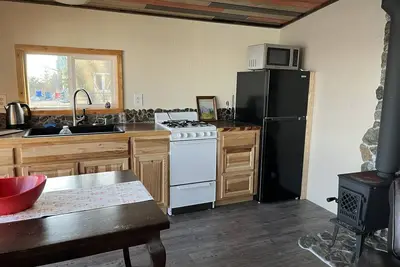 Image de Located close to Tanalian River, amazing views and cozy setting.