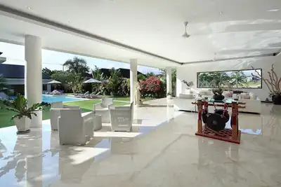 Image de An Enlegant 5 Br Lux villa in the Heart of Canggu