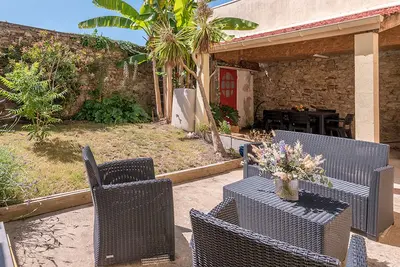 Image de Charmante maison 1930 centre Hennebont, déco actuelle, terrasse, jardin clos, 2 chambres, wifi inclus