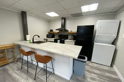 Image de Updated spacious 2 br Flat