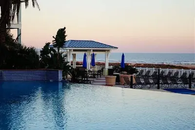 Image de Sea You Soon - Close Beach Access / 2 Community Pools* Sleeps 10