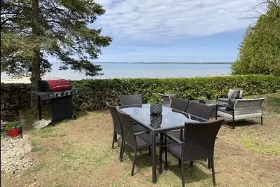 Image de This charming cottage is the perfect place to unwind and relax