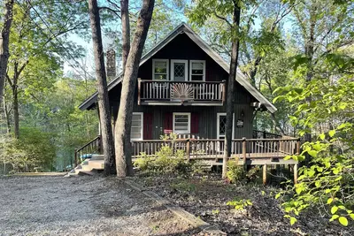 Image de Lakefront cabin in quiet cove on Lake Hartwell