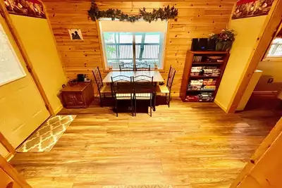 Image de Eagle's Nest Quiet scenic lakefront with huge Deck!