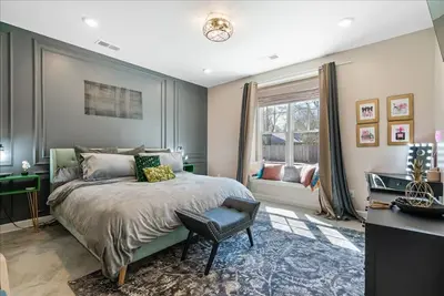 Image de 25% Off New Lux Home + Mini Pool & Game Room