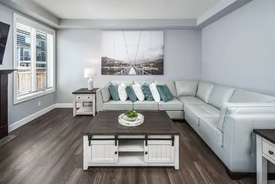 Image de Entire Executive Home, Walk to lake!