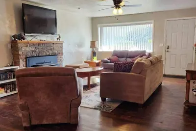 Image de Large 5 bedroom house South Redding, great location,