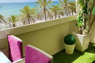 Beach front 2 bed apartment Marbella city