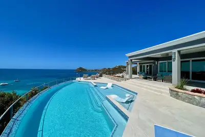 Image de Luxury Pool Villa -260 Degree Dual Bay Views and Walking Distance to Beach Below