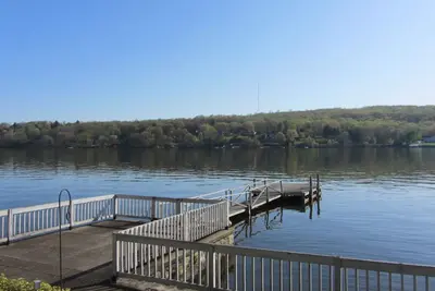 Image de Beautiful lakefront summer house with hot tub and private dock!