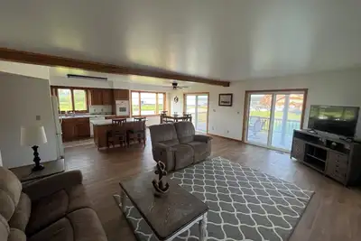 Image de Completely renovated and steps to the St. Mary's River with optional dock space!