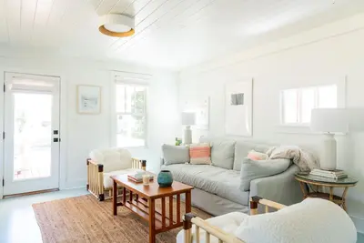 Image de Palmetto Bungalow - Quaint, original Fairhope cottage close to town.