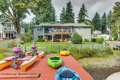 Image de Spacious Apartment on Lake Sawyer w/ Fireplace!