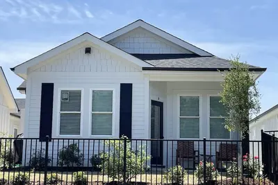 Image de New Beachside  Villa: Steps to Sand, Dog-Friendly, 2br Gem!