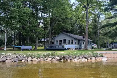 Image de Waterfront Modernized Rustic Log Cabin on Indian Lake, Manistique, Mi