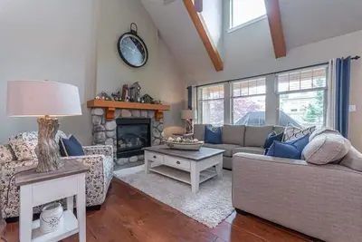 Image de Cottage oasis w/ resort amenities & close to the lake!