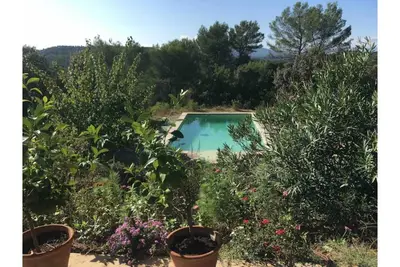 Image de RĂŞve en Provence dans les oliviers, avec vue sur la Sainte Beaume