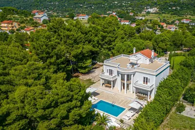 Image de Belle maison de 6 chambres à Rab