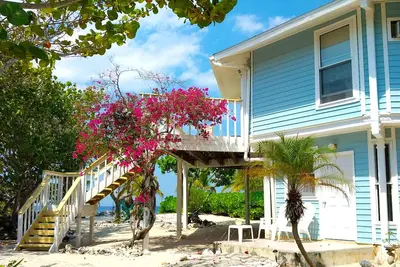 Image de Ocean Odyssey 2000 sq ft 3-bdr 2. 5-bath Beachfront Home with Stunning Views!