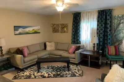 Image de Cozy Cottage with Designer Flair!