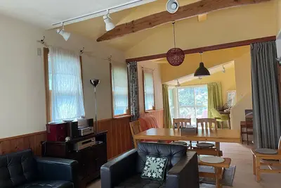 Image de A relaxing space with plasterfinished interior wa / Oshima-machi Tokyo