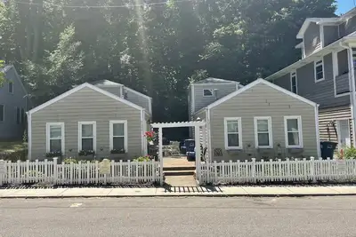 Image de Cozy Michigan City Cottage #1