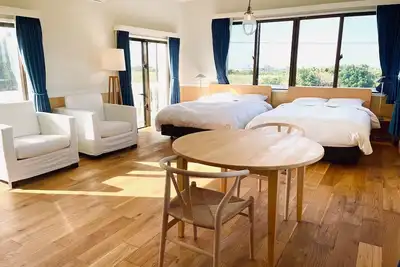 Image de Sea Salad with Fresh Island Vegetables and Bread / Miyakojima Okinawa