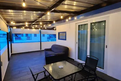 Image de (Rh)⭕️ angeles (#2) 2do floor front of airport