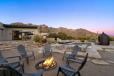 Image de Luxury Desert Escape Pool, Spa, Pickleball, Basketball • Scenic Foothills Views