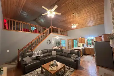 Image de Home with Lake Access and 2023 Tri-toon available to rent