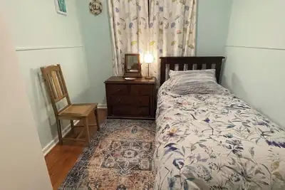Image de A cosy garden cottage, just 400m to the surf beach.