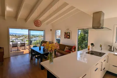 Image de Richmond Views - Comfortable & Spacious home!