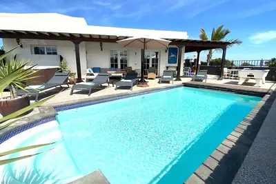 Image de A stunning 5 bedroom Villa with Hot Tub, Games Room and Gym.
