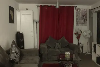 Image de We have a stylish tastefully furnished flat, Offering additional amenities. ties