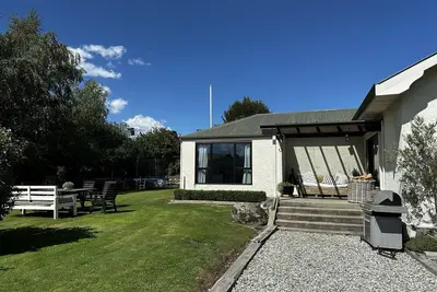 Image de Private section, downtown central Wanaka