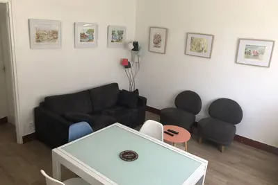 Image de Chez Painlevé - At the foot of the exhibition grounds and the 24-hour race