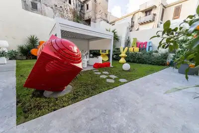 Image de Deluxe apartment with private garden in the historic center