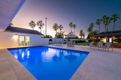 Image de ⚓Sleeps 23! 2 Houses on 1 Acre, Min to Ami Beaches! ⚓⛳