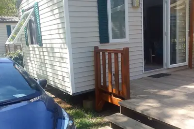 Image de Confortable mobilhome 6 pers. + terrasse ds parc arboré le long du canal du midi