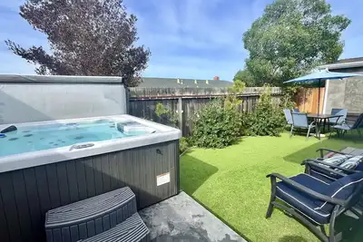 Image de Monterey Peninsula Home with Hot tub, Games and Fully Stocked!
