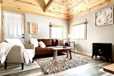 Image de Stylish, Cozy Cabin in Lake George.