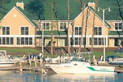 Image de Boat, Swim, Golf at The Village at Izaty's