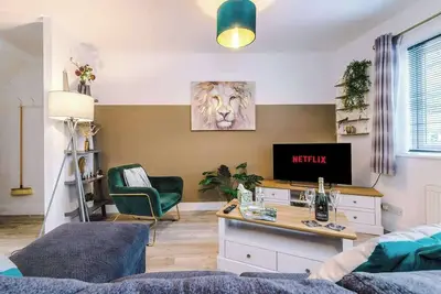 Image de Spacious House, Incredible Location, Free Parking!