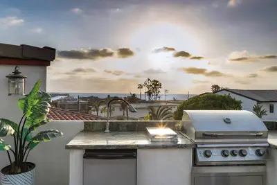 Image de Good Times Tan Lines: Ocean views rooftop lounge