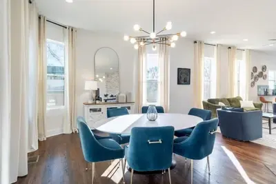 Walkable Upscale In East Lake